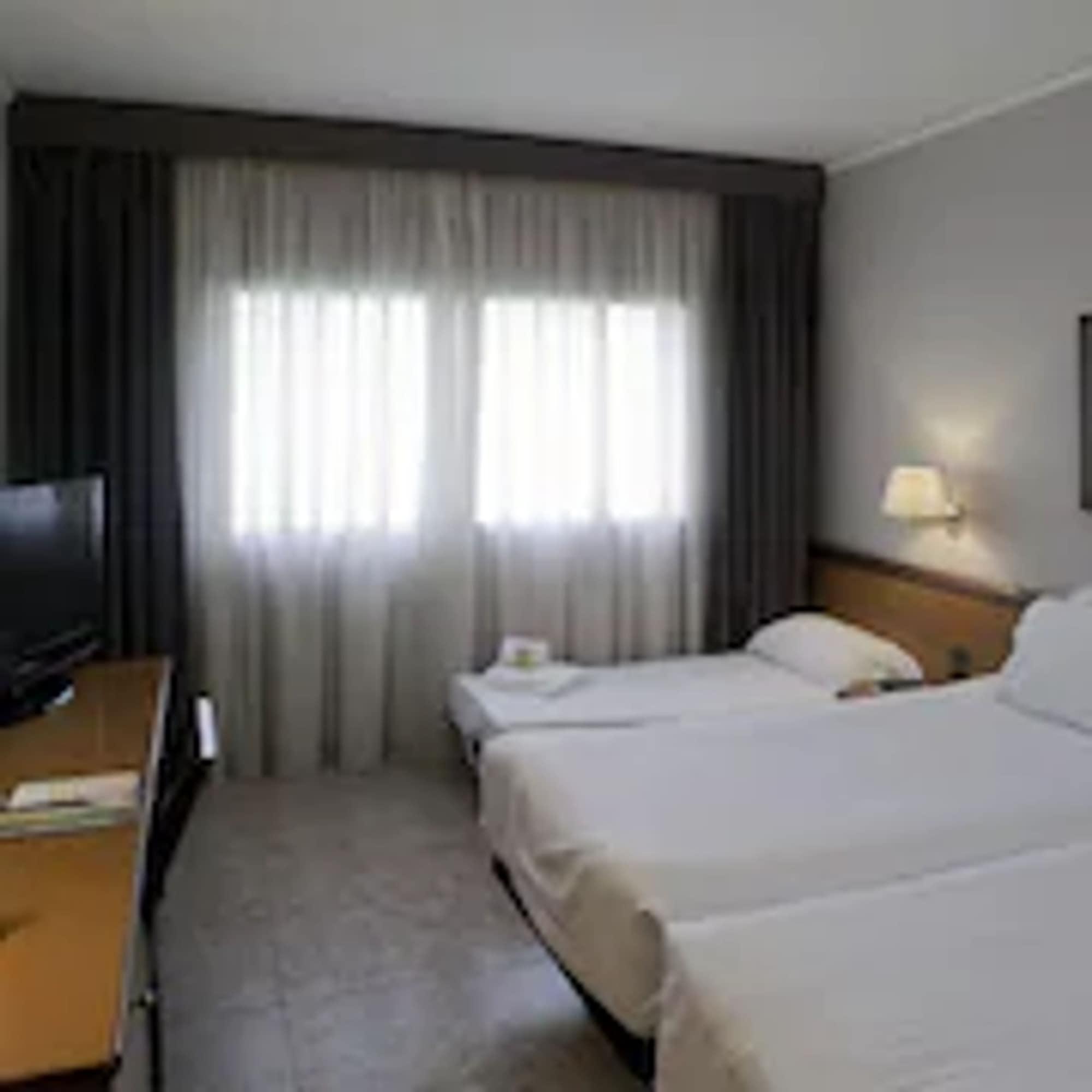 Ciudad De Castelldefels Hotel Ngoại thất bức ảnh