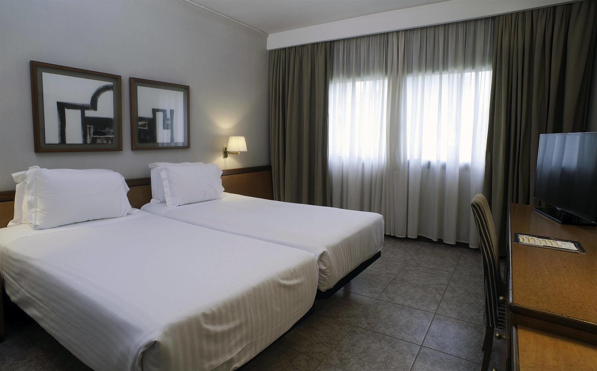 Ciudad De Castelldefels Hotel Ngoại thất bức ảnh