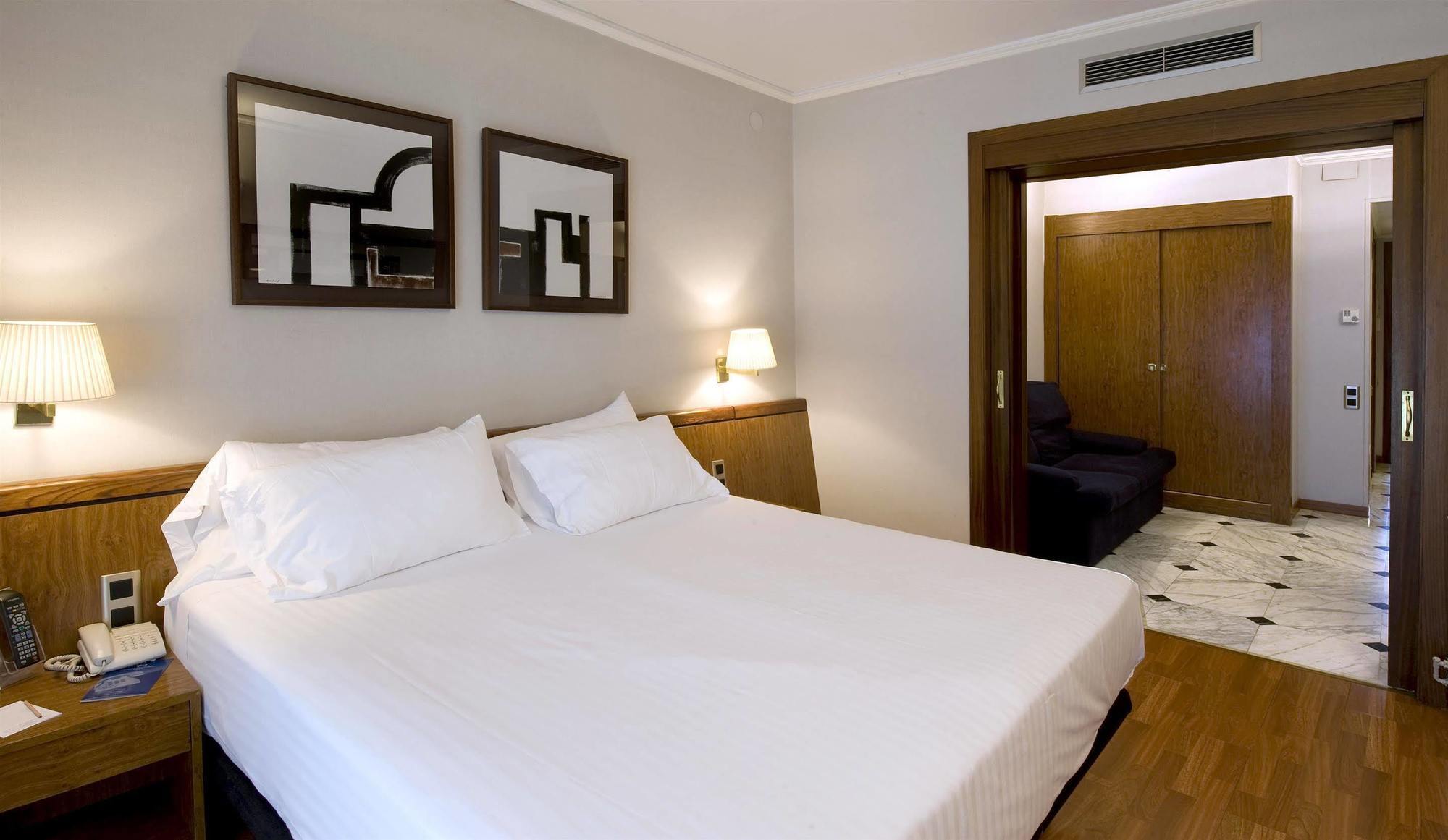 Ciudad De Castelldefels Hotel Ngoại thất bức ảnh