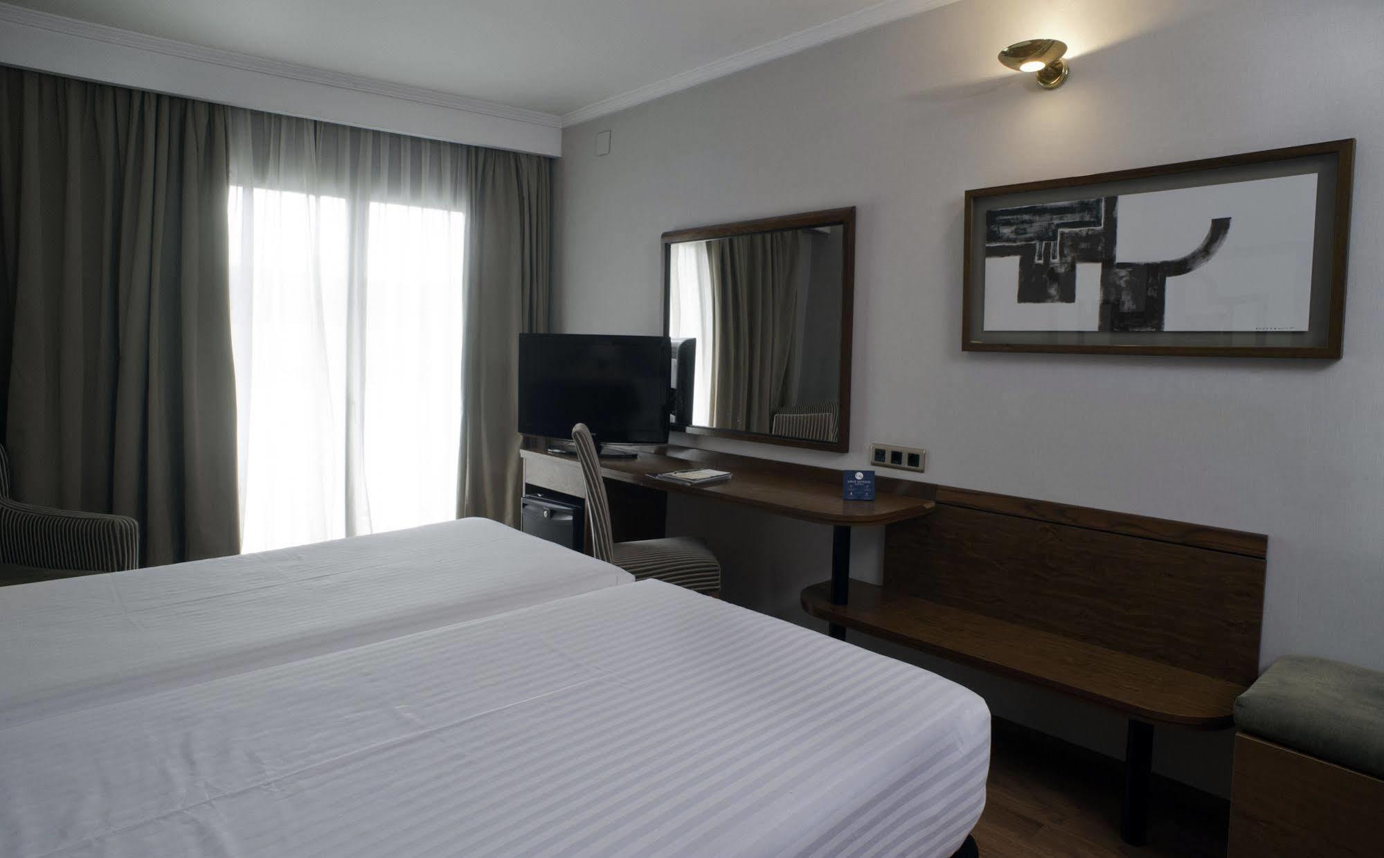 Ciudad De Castelldefels Hotel Ngoại thất bức ảnh